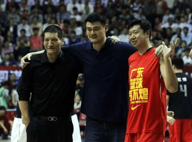 女版姚明大致大巴！中国女篮开启三大中锋时代